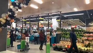 ‪A quick look into the all fresh and re-vamped Checkers Hyper at Sandton City Shopping Centre Make sure to shop the experience this weekend and take advantage of the amazing opening deals🎉🛒 #CHyperSandtonOpening ‬ | 702