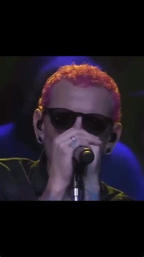 Linkin Park Clips on Instagram: "Chester Bennington Performing “Creep” With Stone Temple Pilots #linkinpark #mikeshinoda #chesterbennington #pheonixfarrell #numetal #braddelson #mrhahn #live #livemusic #rock #emilyarmstrong #performance #linkinparklive #lpfans #rockmusic #fromzero #hybridtheory #meteora #athousandsuns #minutestomidnight #onemorelight #livingthings #stonetemplepilots"