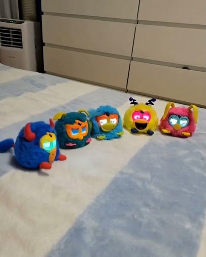 Furby Party Rockers JUMPING & GOOFING AROUND #furby #party