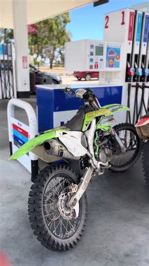Exploring the KX450 and KX80 Dirt Bikes