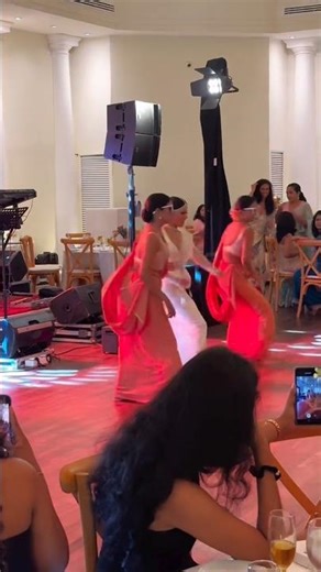 මනමාලි නටන්නම ඉපදුනාම 😂🥰#srilanka #sinhala #trending #viralshort #bride #dance #wedding #fypシ゚v