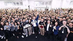 46K views · 2.9K reactions | Tesla's CEO Elon Musk made an appearance at Tesla Shanghai Gigafactory early Thursday morning. He has praised the factory for its efficiency and quality. #GLOBALink | China Xinhua News | Facebook