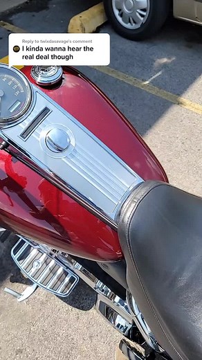 Harley Davidson Road King Exhaust Sound | Motorcycle Revving Video