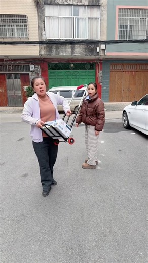 Ruby Tai on Instagram: "The Love Incentive Program is useless even when you encounter helpful people #rubytai #facebooklive #reelitfeelit"