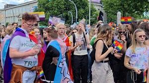 File:CSD Hamburg 2022 001 part 3 of 26.webm - Wikimedia Commons