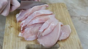 Washing raw poultry increases risk of illness, USDA study