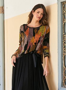 More than meets the eye! 👀 The pima yarns used to create our Arroyo Pullover are carefully tweeded by hand prior to being knit, resulting in a unique, multidimensional color palette you truly won't find anywhere else. Shop now: https://bit.ly/41Ti8QF | Peruvian Connection