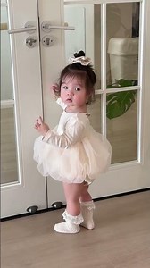 Little girls must wear skirts to be cute #Littlepublicbehaviorthatlovestowearskirts #Humancubs #Cute