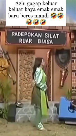 Hidup bukan sinetron, tapi komedi on Instagram: "OVJ adalah singkatan dari Opera Van Java, yaitu sebuah acara hiburan komedi di televisi Indonesia. Apa itu OVJ? OVJ merupakan program komedi dengan konsep drama panggung, di mana para pemain membawakan cerita secara santai dan penuh improvisasi. Gaya humornya dikenal ringan dan menghibur. Ciri khas OVJ: • Menggunakan tema drama atau cerita yang dibawakan secara komedi • Banyak improvisasi spontan • Menghadirkan parodi dan adegan lucu • Dibawakan o