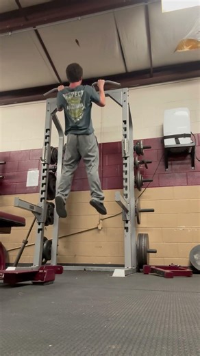 Pull ups for a 5x5 #powerlifting #weightlifting #motivation