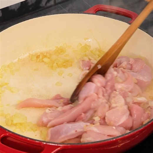 Comfort meets convenience with Campbell's Chicken Risotto! Made with Real Stock Chicken, it's a creamy, no-fuss winner 🍲 Recipe below ⬇️ | Campbell's Kitchen Australia