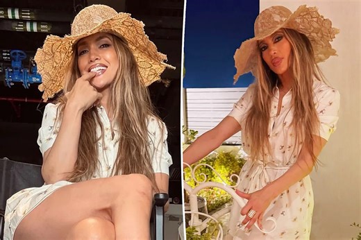 Jennifer Lopez strikes a leggy pose in 7-inch platform heels