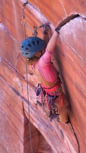 SO excited to send this one!! • This is the first of two crux sections on “Yin and Yang” (5.11a) in Red Rock! This short, steep, crack climb packs a punch right from the beginning! • It all starts with a long traverse, which if you’re over 5’6 isn’t too bad because you can reach great edges for your feet… BUT for me, the feet holds I can reach are much smaller and very brittle which made this section extra exciting! • Once you’re through the fingers, the feet completely disappear, just in time t