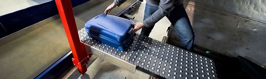 Baggage Unloader for Airports - BEUMER Group