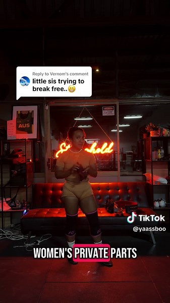 Understanding the Weirdness of Comments on Social Media