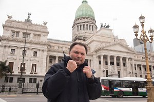 Fue campeón del mundo, ganó millones y hoy trabaja en el Congreso: “Fui ingenuo, invertí mal y me robaron”