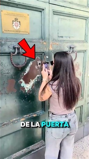 ¡Mira lo que había Detrás de la PUERTA! 😯 #shortsvideo #shorts