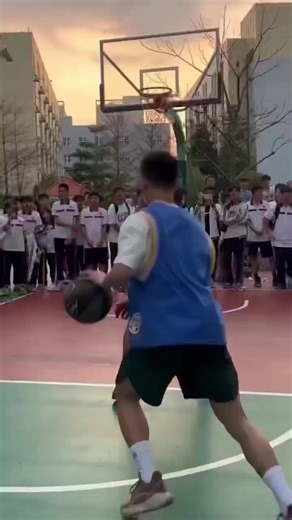 What’s your GO TO move?? #bball #ballislife