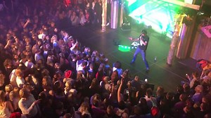 Er kam, er sah und ER HAT DIE HÜTTE abgerissen! Mickie Krause war mal wieder ZU HAUSE und der Garant für einen gepflegten Abriss. | Alando Palais
