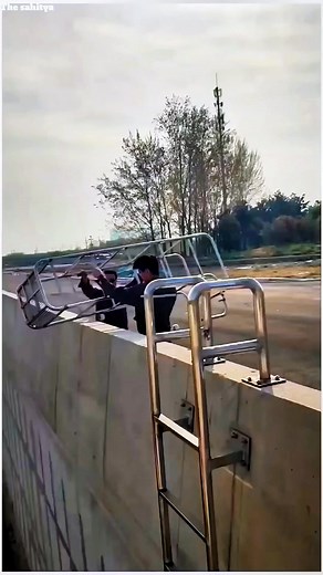 25K views · 98 reactions | A Chinese boy made a new invention for painters Shorts #shortvideofbreels #2025reels #fbreels #invention @top fans ALOK Ajay Kumar Shivam Kumar Ceykira Monae | ALOK | Facebook