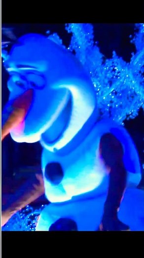Olaf Dancing to Shake It Off! 🎵❄️ Disney Magic in Motion! #disney #frozen #shorts
