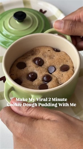 Ayushi Gupta-Mehra on Instagram: "TWO-MINUTE FIVE-INGREDIENT EGGLESS COOKIE DOUGH PUDDING Ooey, gooey, and studded with puddles of melty chocolate — this single-serve mug cake is your new emergency dessert and no, you don’t need to share! You’ll need a microwave/ oven-safe mug/ baking dish (depending on how you’re cooking this pud!) Recipe below 👇 Let me know if you’d like the full collection of my quick & easy dessert recipes like these and I’ll share them all via DM Melt 3 tbsp butter, then w