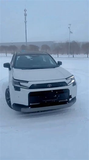 2026 RAV4 Woodland eFour 2.0 : 8.5" Clearance, 52-Mile EV Range, All-Terrain Ready.