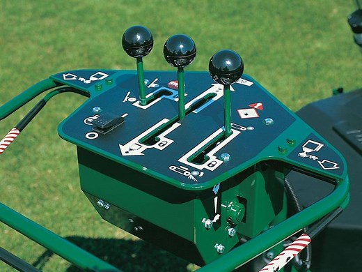 Mete-R-Matic Self-Propelled Topdresser