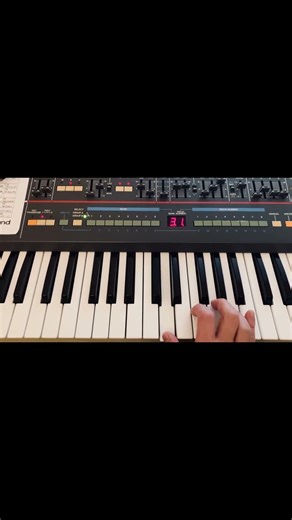 Snappy Sequence with Liquid Phaser | JUNO-106 & Small Stone