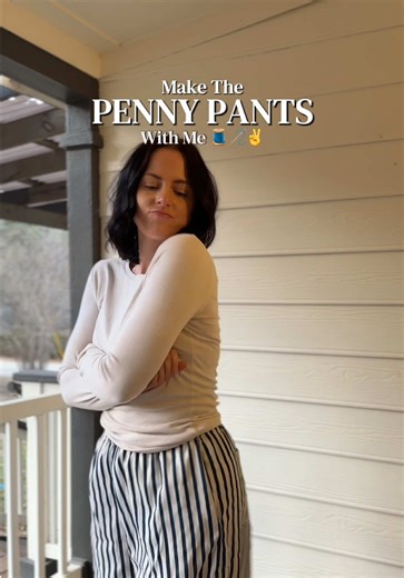First time making the penny pants & most definitely won’t be my last! If you struggle with waistbands or simply don’t like constructing them, this is the pattern for you! 👏 Pattern: Penny Pants by @kelsey white Fabric: Thrifted Curtain #pennypants #sewing #sewingpattern #thriftflip #sewwithme