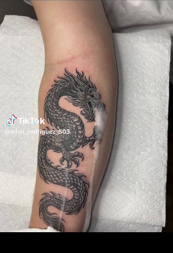 Tatuaje de Dragón: Significado y Diseño Creativo