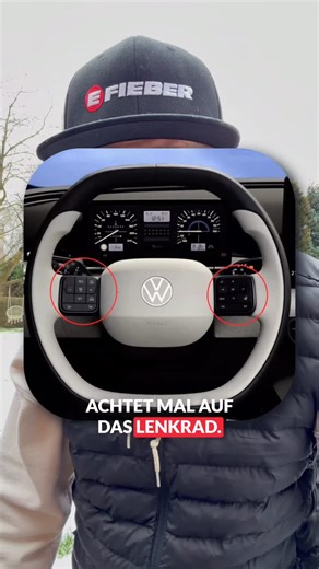 André Scheidler on Instagram: "Neues VW Lenkrad mit mehr Knöpfen als ein Gaming Controller. Überfordert das nicht?! 😅"