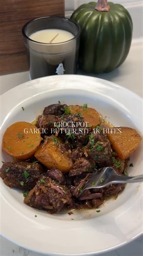 Kristie on Instagram: "Crockpot Garlic Butter Steak Bites and Potatoes Ingredients 🧄 2-1/2 - 3lb chuck roast 🧄 Fresh rosemary 🧄 Fresh thyme 🧄 Garlic 🧄 1 Stick unsalted butter 🧄 Worcestershire sauce 🧄 1lb Yukon gold potatoes 🧄 1 pack of low sodium brown gravy mix 🧄 1 pack of onion soup mix 🧄 Kfreds Kajun Seasoning 🧄 Kinders Caramelized Onion Butter Seasoning **Cook on low for 8 hours** #recipe #cooking #yummy 