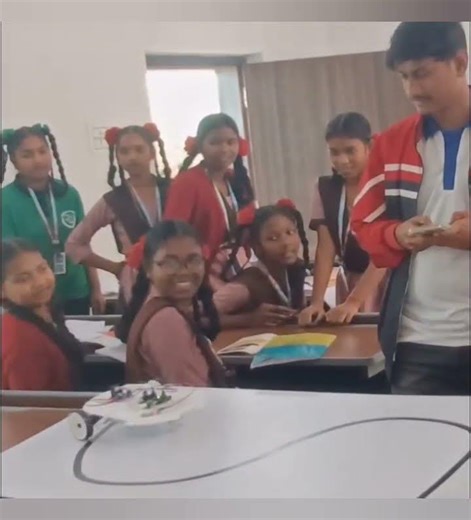 St.Mary's Girls' High School Sundargarh 💗 Flying Following Robot//Student Chalate Hue 👍