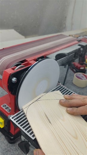Corner sanding with a round electric sander #woodworking #diy #tips