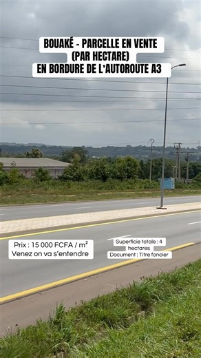 BOUAKÉ – PARCELLE STRATÉGIQUE EN VENTE (PAR HECTARE)EN BORDURE DE L’AUTOROUTE A3 📍 Localisation :Bouaké, nouveau corridor Sud, à l’entrée de la ville.Caractéristiques :Superficie totale : 4 hectaresDocument : Titre foncier📍 Position stratégique : Entrée de ville – double visibilité & double accèsSituation : En bordure directe de l’autoroute A3Prix : 15 000 FCFA / m²📞 Contacts :☎️ ( 225) 07 48 30 21 12💬 WhatsApp : ( 225) 01 50 55 55 07 | Bouake Fata