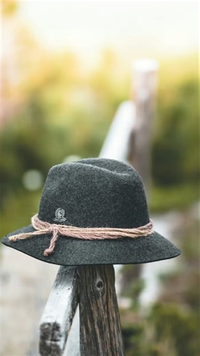 🎩 At the Drop of a Hat | English Idiom Etymology Explained | Fantastic Phrasal #shorts