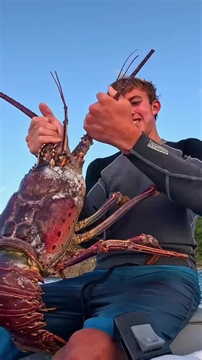 🌊🍽️ Nothing beats a delicious seafood feast! Whether it’s shrimp tacos, grilled salmon, or a classic clam chowder, there’s just something about the ocean’s bounty that makes my taste buds dance! 🦐🐟 What’s your favorite seafood dish? Let’s dive in! #SeafoodLovers #OceanDelights #FoodieLife #yum