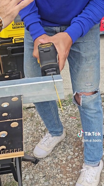 รีวิวเลื่อยชักไฟฟ้าไร้สาย DEWALT DCS369