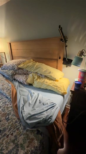 106K views · 1.4K reactions | Working on spending more time reading and less time endlessly scrolling social media. You could say I’m in my ✨ book girly era ✨ #TheLoseItLog #wljourney #HealthJourney #BookTok #Books | The Lose It Log • Callie | Facebook