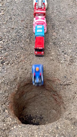 jcb pushing red tractor autorickshaw and yellow car in pit #jcbtoy #jcpbackhoe #jcb#jcbjcb #jcbgadi