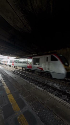 Stunning Class 37 clearing the tunnel! #train #Railways #trainspotting