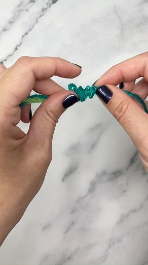 Yarnspirations on Instagram: "The Russian join, no bulky knots, no weaving in ends- just a clean join  Have you tried this technique before? . . . #CrochetTips #KnittingTips #LearnToKnit #LearnToCrochet #Crochetspo #Knitspo #YarnCrafts #RussianJoin"