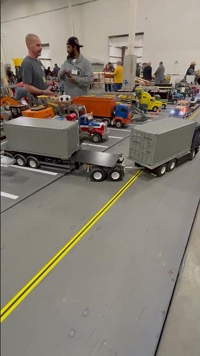 RC Tractor trailer backing skills are on fleek