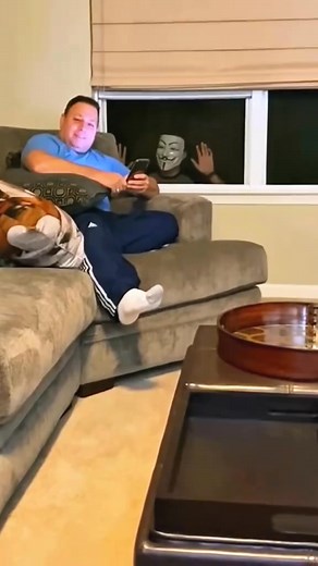 1M views · 8.1K reactions | #scareprank #scarecam #scaring #prankvideos #funny #pranks | scare.prank.usa5 | Facebook