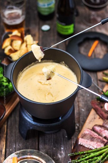 Beer Cheese Fondue Recipe (Delicious & Easy) - Craft Beering