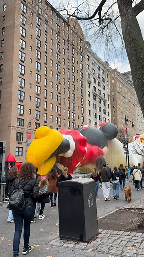 Big bow energy at Macy’s balloon inflation ! #minnie #macysballooninflation #macysthanksgivingdayparade #nyc #giantballoons | Mangilog Arreis
