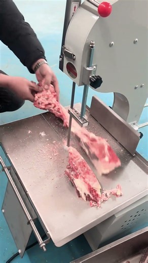 how butcher cut meat using cutting machine #cuttingmachine #cuttingskills #meat #shorts
