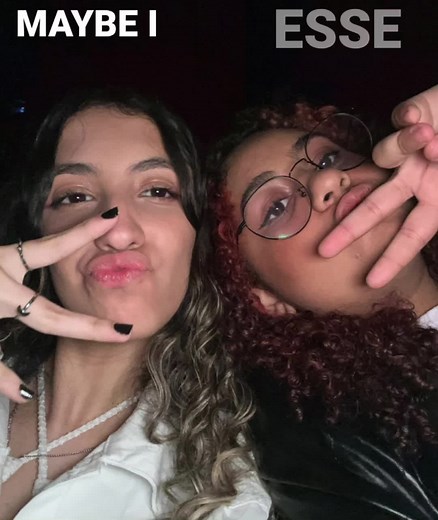 Amizade Linda Entre Mari e Luna