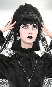 Elegant gothic to legally blonde - I don't hate it 👀 | Hooked On The Look